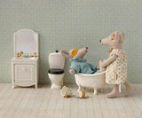 Mum and dad mice in cigarbox - Wild Skyes